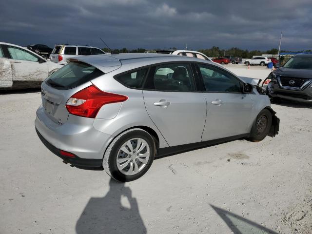 1FAHP3K29CL175564 - 2012 FORD FOCUS SE SILVER photo 3