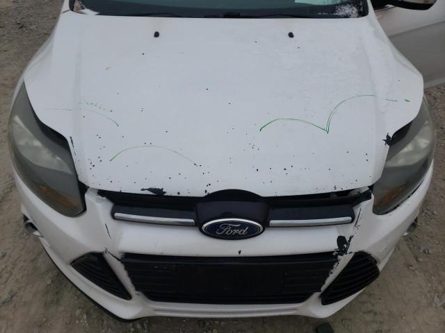 1FAHP3N29CL119670 - 2012 FORD FOCUS TITANIUM WHITE photo 11