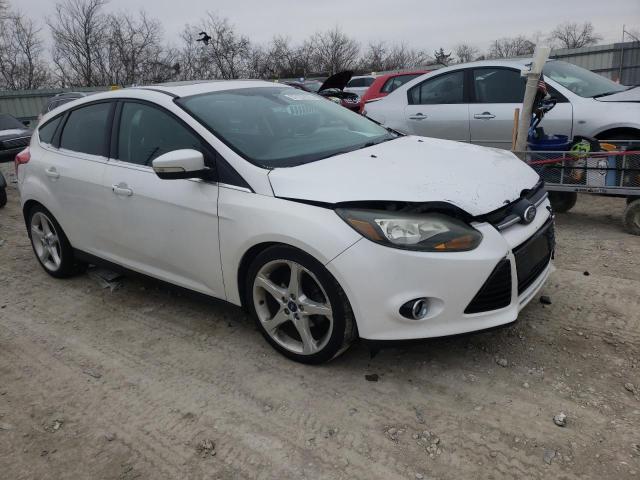 1FAHP3N29CL119670 - 2012 FORD FOCUS TITANIUM WHITE photo 4