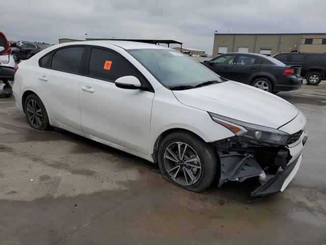 3KPF24AD5PE514893 - 2023 KIA FORTE LX WHITE photo 4