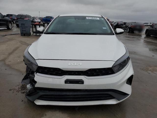 3KPF24AD5PE514893 - 2023 KIA FORTE LX WHITE photo 5