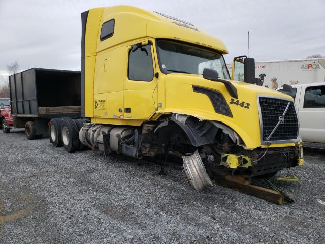 4V4NC9EH3HN973442 - 2017 VOLVO VN VNL YELLOW photo 1