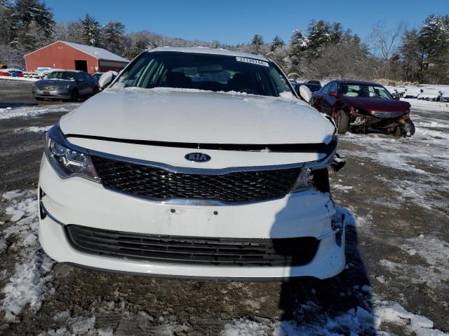 5XXGT4L34JG209177 - 2018 KIA OPTIMA LX WHITE photo 5