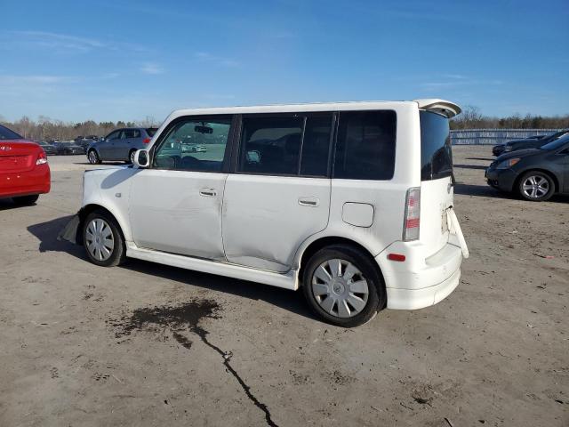 JTLKT324864060938 - 2006 TOYOTA SCION XB WHITE photo 2