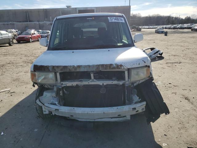 JTLKT324864060938 - 2006 TOYOTA SCION XB WHITE photo 5