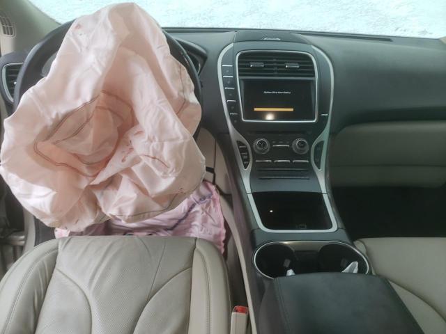 2LMPJ6LR9HBL34112 - 2017 LINCOLN MKX RESERVE بيج صورة 8