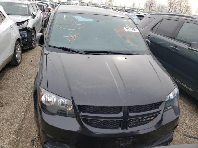 2C4RDGBG7HR707175 - 2017 DODGE GRAND CARA SE BLACK photo 5