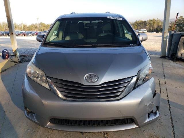 5TDYZ3DC6HS815424 - 2017 TOYOTA SIENNA XLE SILVER photo 5