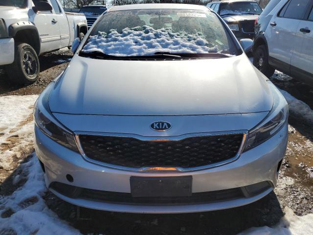 3KPFK4A72JE227142 - 2018 KIA FORTE LX SILVER photo 5