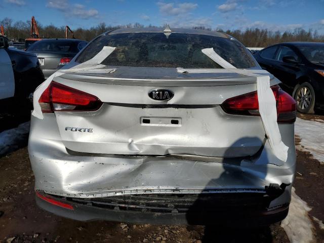 3KPFK4A72JE227142 - 2018 KIA FORTE LX SILVER photo 6