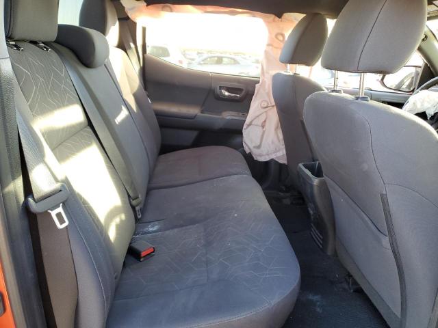 5TFCZ5ANXHX119946 - 2017 TOYOTA TACOMA DOUBLE CAB ნარინჯისფერი ფოტო 10