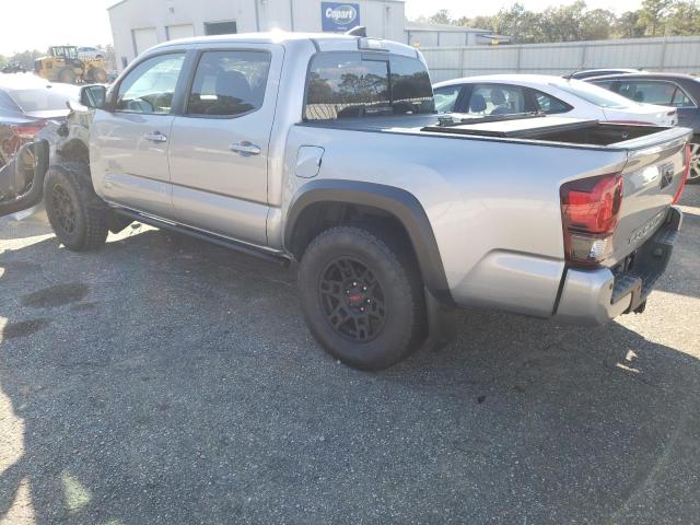 3TMCZ5AN6JM181260 - 2018 TOYOTA TACOMA DOUBLE CAB 银色 照片 2