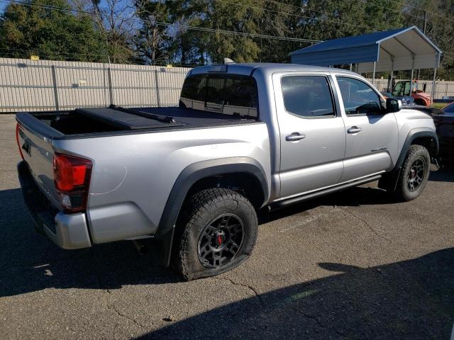 3TMCZ5AN6JM181260 - 2018 TOYOTA TACOMA DOUBLE CAB 银色 照片 3