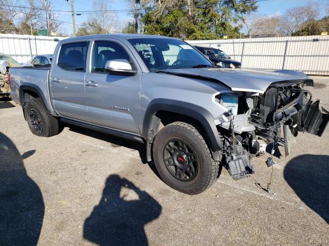 3TMCZ5AN6JM181260 - 2018 TOYOTA TACOMA DOUBLE CAB 银色 照片 4