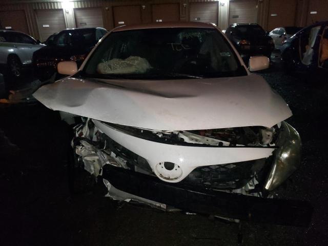 2T1BU4EE0BC571392 - 2011 TOYOTA COROLLA BASE WHITE photo 5