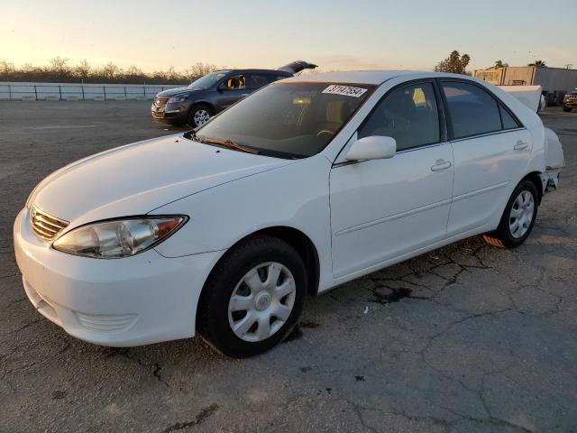 4T1BE32K05U637766 - 2005 TOYOTA CAMRY LE WHITE photo 1