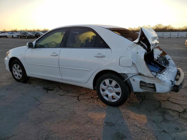 4T1BE32K05U637766 - 2005 TOYOTA CAMRY LE WHITE photo 2