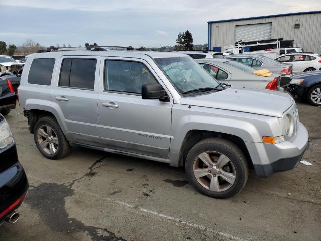 1J4NF4GB9BD108996 - 2011 JEEP PATRIOT LATITUDE SILVER photo 4