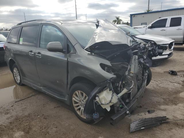 5TDYK3DC4CS229057 - 2012 TOYOTA SIENNA XLE GRAY photo 4