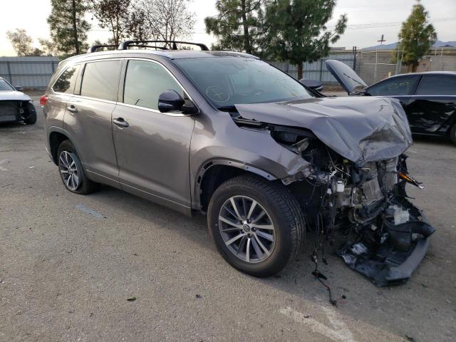 5TDKZRFH9JS549548 - 2018 TOYOTA HIGHLANDER SE GRAY photo 4