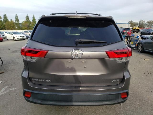 5TDKZRFH9JS549548 - 2018 TOYOTA HIGHLANDER SE GRAY photo 6