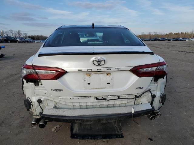 4T1BZ1HKXJU002256 - 2018 TOYOTA CAMRY XSE WHITE photo 6