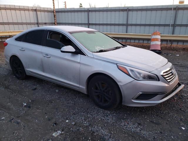 5NPE24AF3HH554304 - 2017 HYUNDAI SONATA SE SILVER photo 4