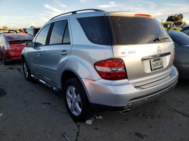 4JGBB75E16A069908 - 2006 MERCEDES-BENZ ML 500 SILVER photo 2