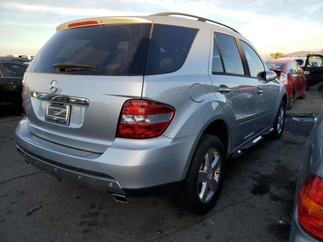 4JGBB75E16A069908 - 2006 MERCEDES-BENZ ML 500 SILVER photo 3