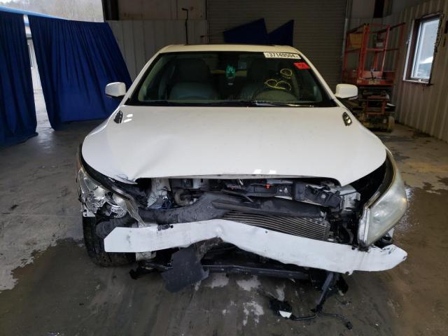 1G4GC5ER3DF125597 - 2013 BUICK LACROSSE WHITE photo 5