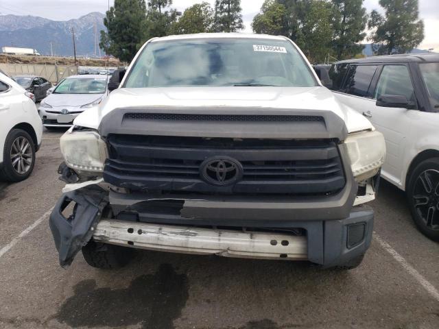 5TFRM5F11GX104829 - 2016 TOYOTA TUNDRA DOUBLE CAB SR/SR5 WHITE photo 5