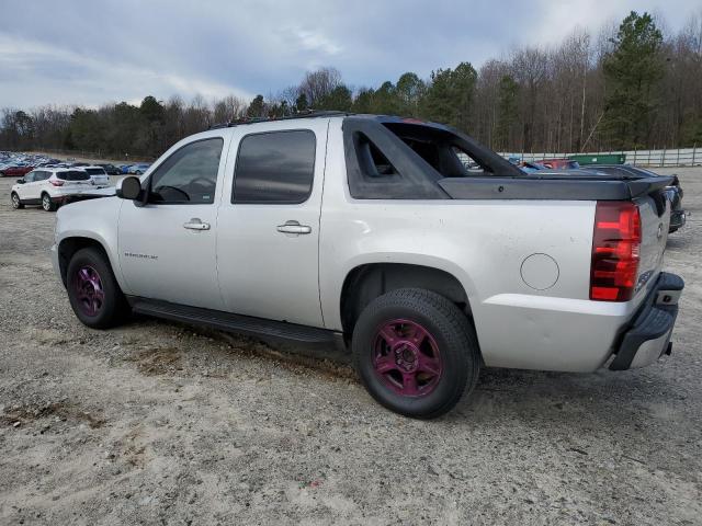 3GNMCEE05BG105993 - 2011 CHEVROLET AVALANCHE LS SILVER photo 2