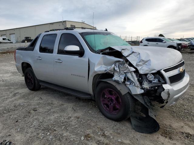 3GNMCEE05BG105993 - 2011 CHEVROLET AVALANCHE LS SILVER photo 4