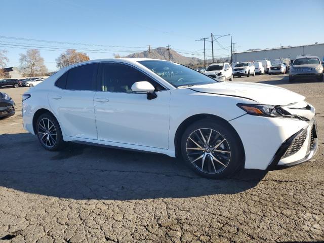 4T1G11AK7RU845575 - 2024 TOYOTA CAMRY SE NIGHT SHADE WHITE photo 4