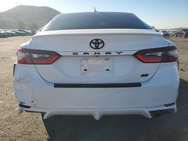 4T1G11AK7RU845575 - 2024 TOYOTA CAMRY SE NIGHT SHADE WHITE photo 6