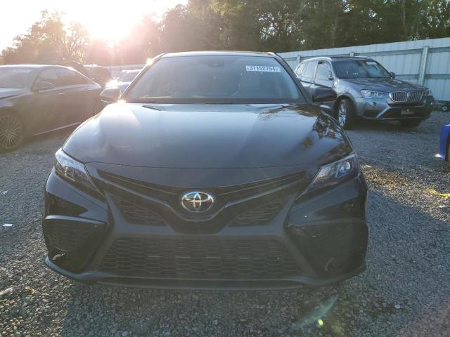 4T1S11AK5RU204984 - 2024 TOYOTA CAMRY SE NIGHT SHADE BLACK photo 5
