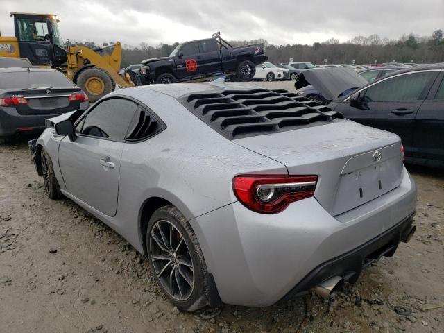 JF1ZNAA14H8706817 - 2017 TOYOTA 86 BASE SILVER photo 2