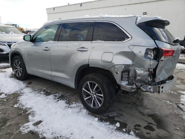 5TDJZRFH2HS446915 - 2017 TOYOTA HIGHLANDER SE SILVER photo 2