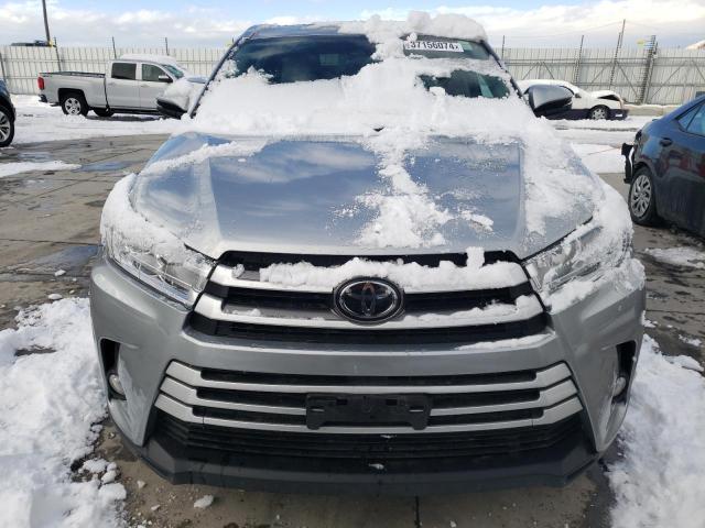 5TDJZRFH2HS446915 - 2017 TOYOTA HIGHLANDER SE SILVER photo 5