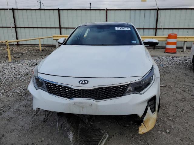 5XXGT4L3XJG250977 - 2018 KIA OPTIMA LX WHITE photo 5