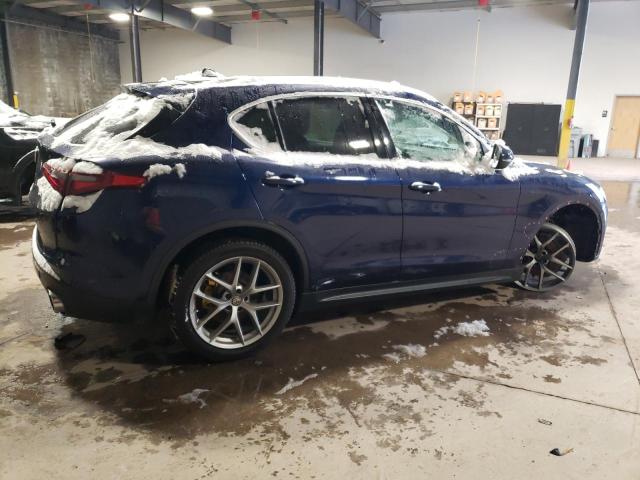 ZASFAKRN5J7C20090 - 2018 ALFA ROMEO STELVIO TI LUXURY BLUE photo 3