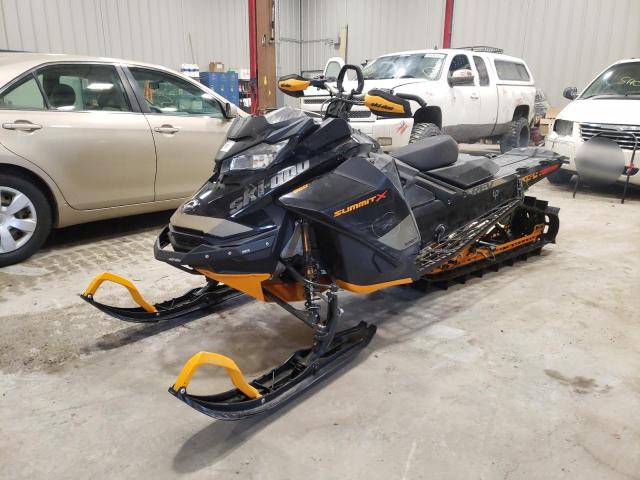 2BPSTGLB8LV000142 - 2020 SKI DOO SUMMIT BLACK photo 2