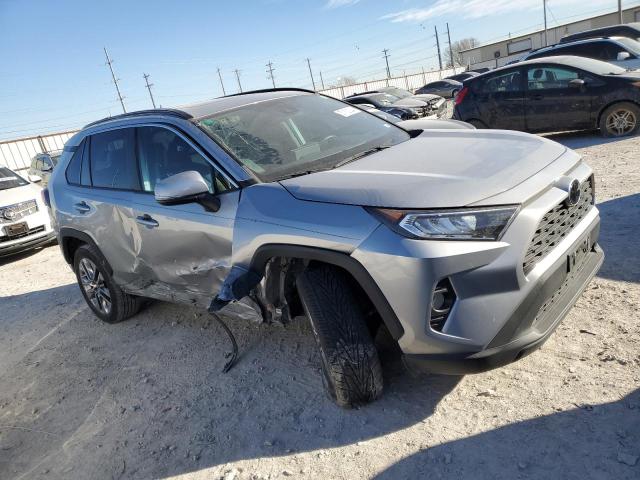 2T3C1RFV9MC142495 - 2021 TOYOTA RAV4 XLE PREMIUM SILVER photo 4