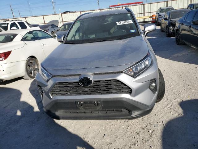 2T3C1RFV9MC142495 - 2021 TOYOTA RAV4 XLE PREMIUM SILVER photo 5