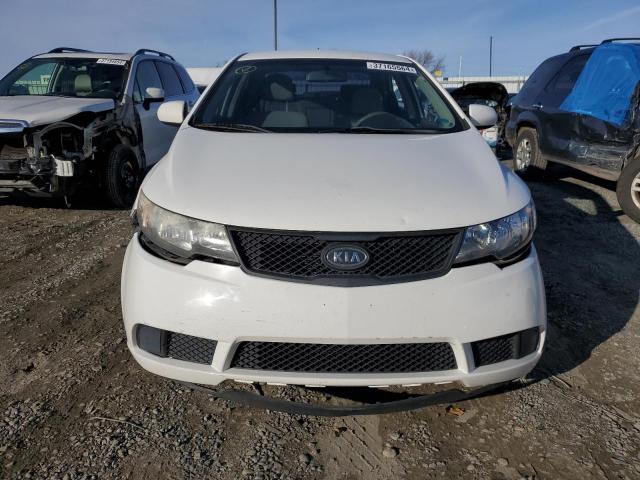 KNAFT4A22A5060033 - 2010 KIA FORTE LX WHITE photo 5