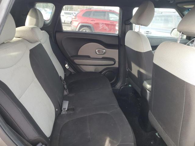 KNDJN2A21F7152922 - 2015 KIA SOUL GRAY photo 10