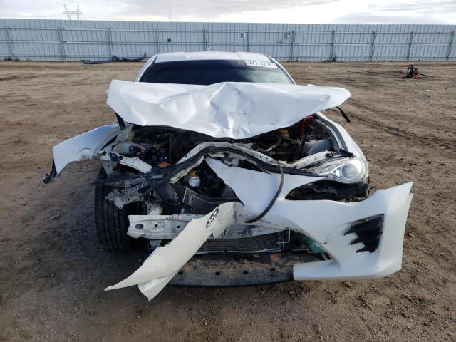 JF1ZNAA10H8705292 - 2017 TOYOTA 86 BASE WHITE photo 5