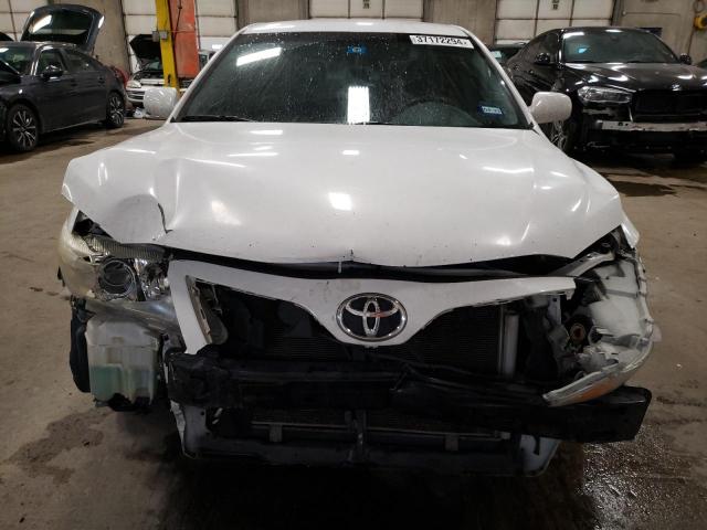 4T1BF3EK0BU647721 - 2011 TOYOTA CAMRY BASE WHITE photo 5