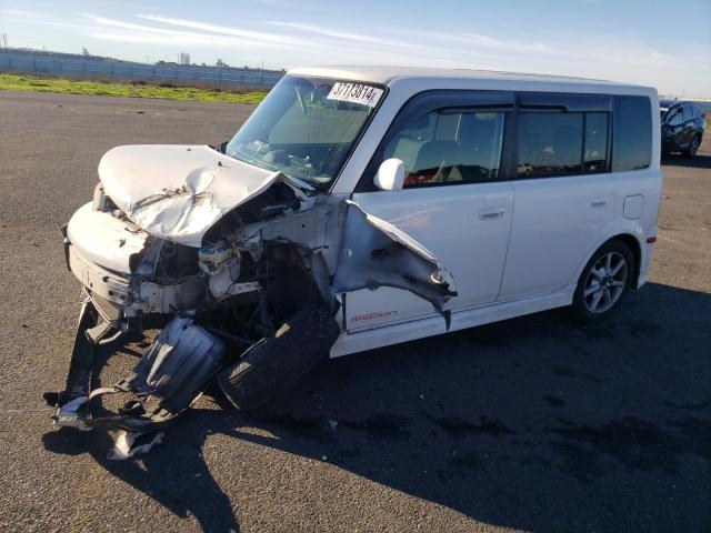 JTLKT334064067770 - 2006 TOYOTA SCION XB WHITE photo 1