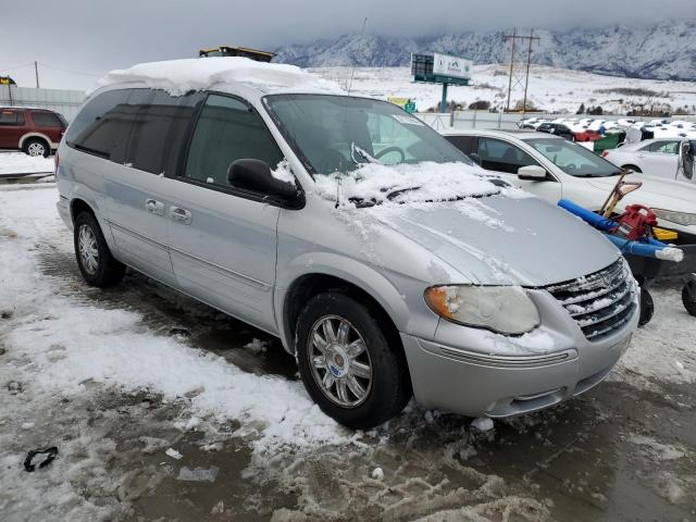 2C8GP64LX5R121728 - 2005 CHRYSLER TOWN & COU LIMITED SILVER photo 4